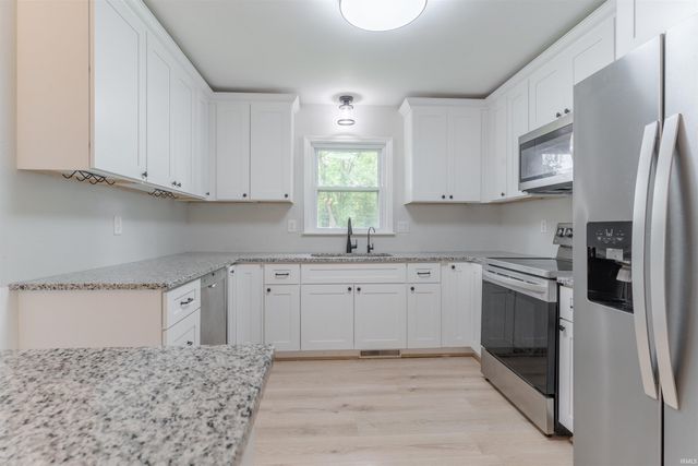 8311 Poplar Drive, Newburgh, IN 47630