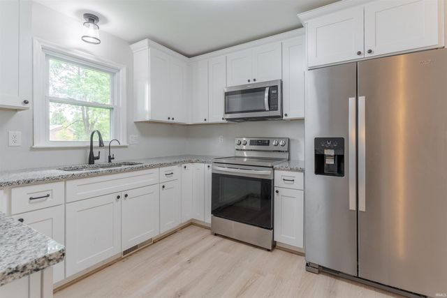 8311 Poplar Drive, Newburgh, IN 47630