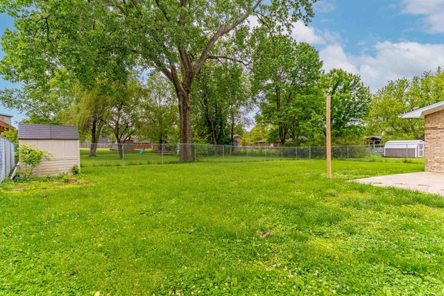 8311 Poplar Drive, Newburgh, IN 47630