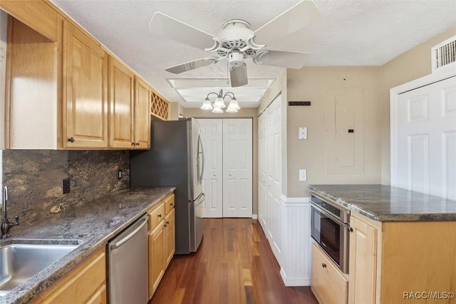 5415 Riverside Drive, Yankeetown, FL 34498