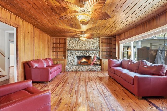 5415 Riverside Drive, Yankeetown, FL 34498