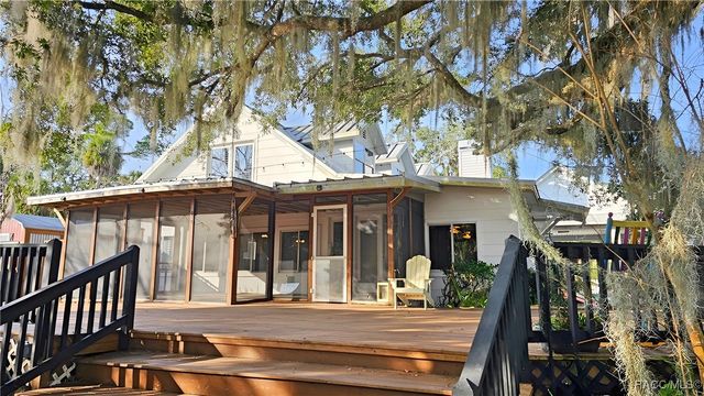 5415 Riverside Drive, Yankeetown, FL 34498