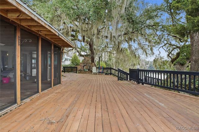 5415 Riverside Drive, Yankeetown, FL 34498