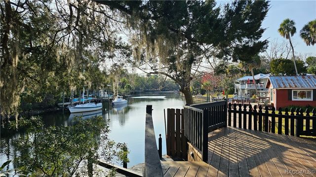 5415 Riverside Drive, Yankeetown, FL 34498