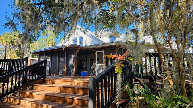 5415 Riverside Drive, Yankeetown, FL 34498