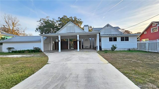 5415 Riverside Drive, Yankeetown, FL 34498