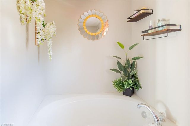 701 Diana Drive, Thomasville, NC 27360