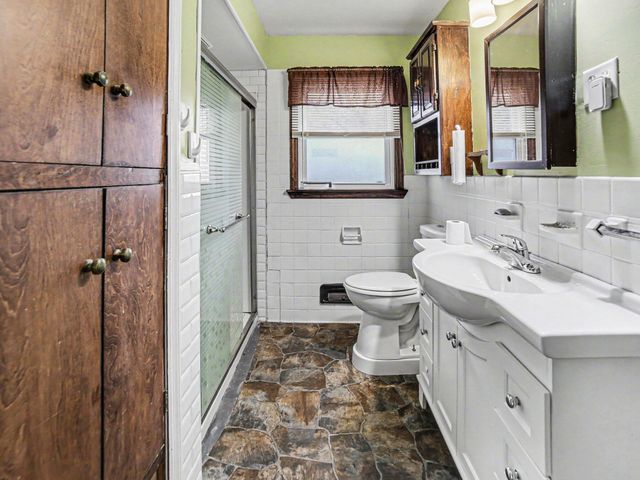 925 Orchard Avenue, Muskegon, MI 49442