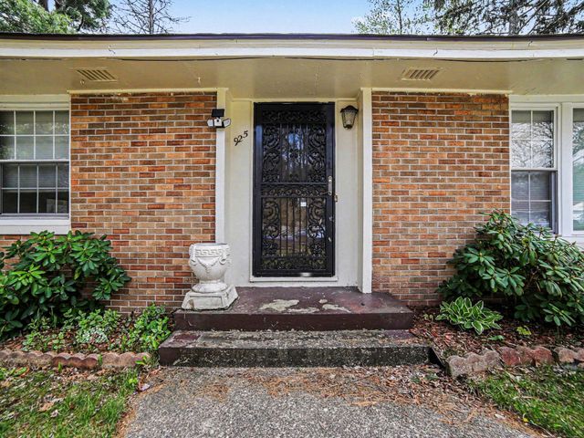925 Orchard Avenue, Muskegon, MI 49442