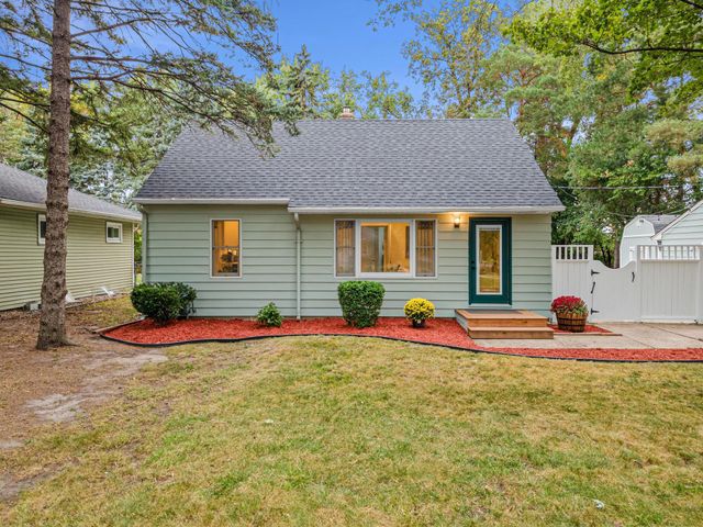 1645 Rose Place, Roseville, MN 55113