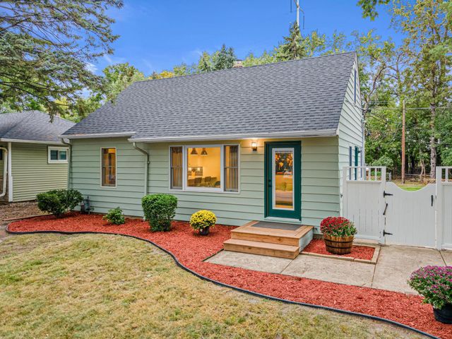 1645 Rose Place, Roseville, MN 55113