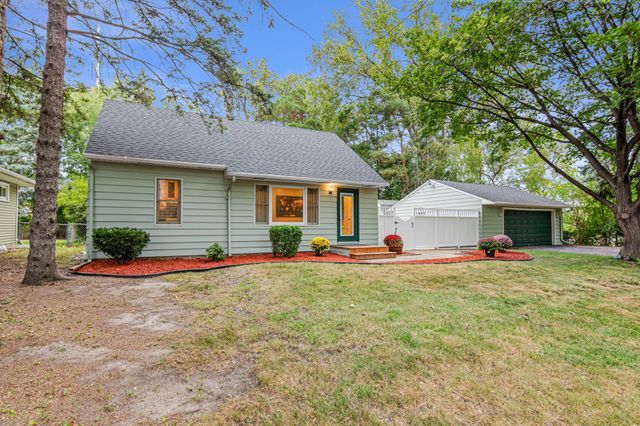 1645 Rose Place, Roseville, MN 55113