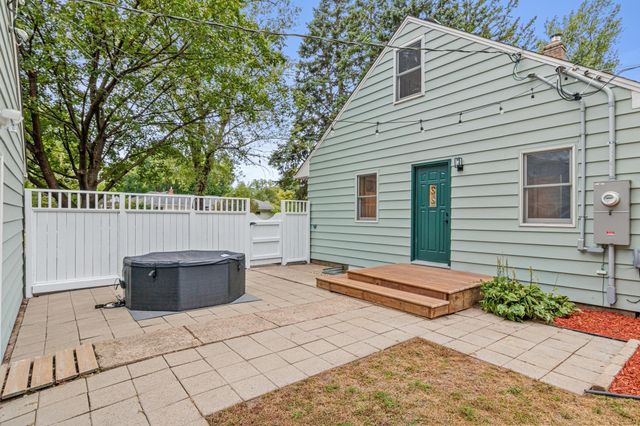 1645 Rose Place, Roseville, MN 55113
