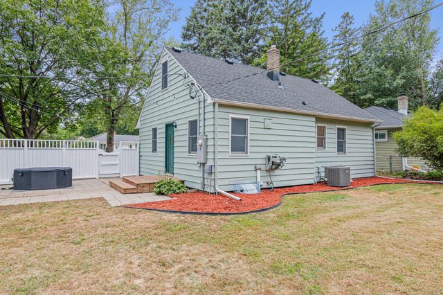 1645 Rose Place, Roseville, MN 55113