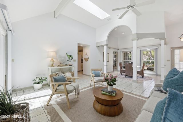 2144 LAKESIDE Drive E, Fernandina Beach, FL 32034