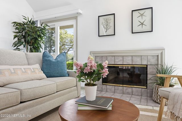 2144 LAKESIDE Drive E, Fernandina Beach, FL 32034