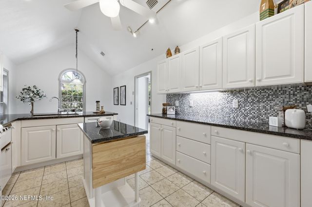 2144 LAKESIDE Drive E, Fernandina Beach, FL 32034