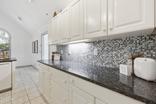 2144 LAKESIDE Drive E, Fernandina Beach, FL 32034