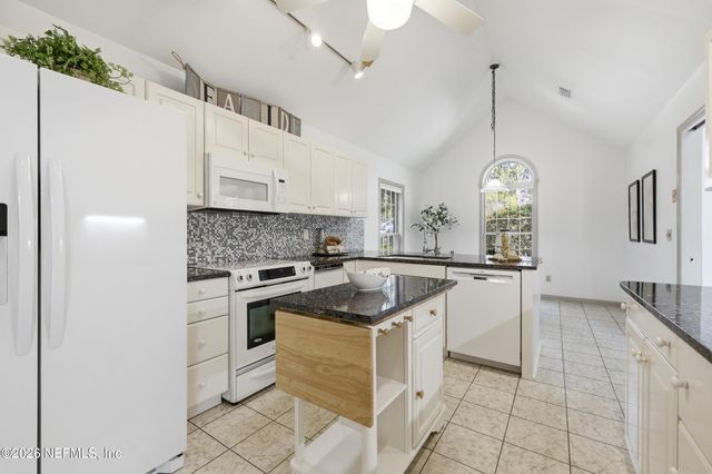 2144 LAKESIDE Drive E, Fernandina Beach, FL 32034