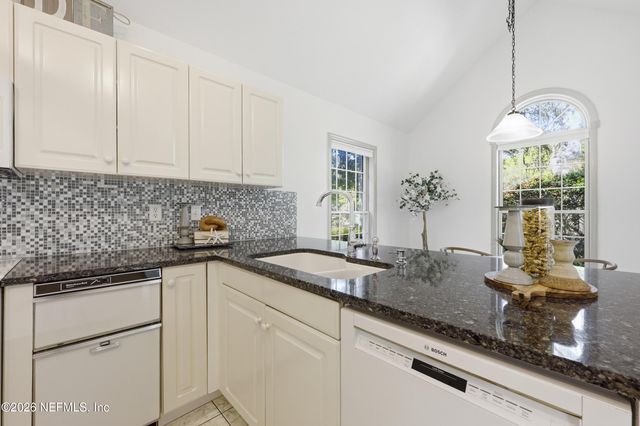 2144 LAKESIDE Drive E, Fernandina Beach, FL 32034