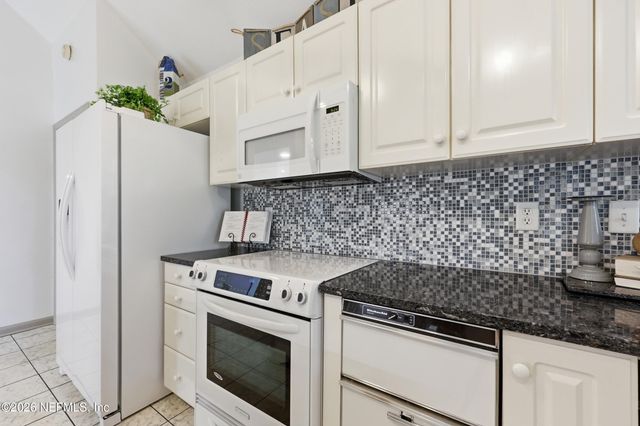 2144 LAKESIDE Drive E, Fernandina Beach, FL 32034