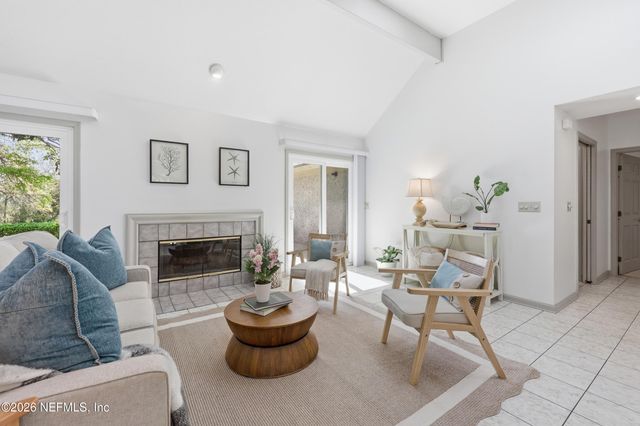 2144 LAKESIDE Drive E, Fernandina Beach, FL 32034