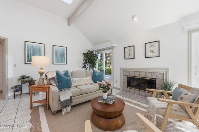 2144 LAKESIDE Drive E, Fernandina Beach, FL 32034