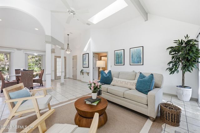 2144 LAKESIDE Drive E, Fernandina Beach, FL 32034