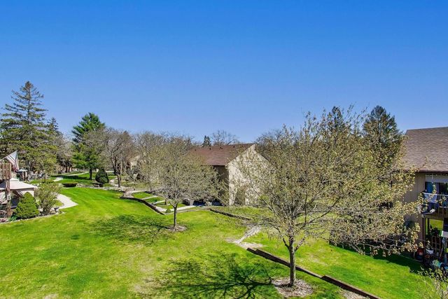 22 Jamaica Colony 1, Fox Lake, IL 60020