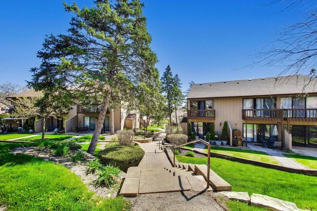 22 Jamaica Colony 1, Fox Lake, IL 60020