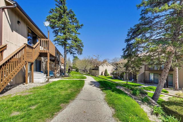 22 Jamaica Colony 1, Fox Lake, IL 60020