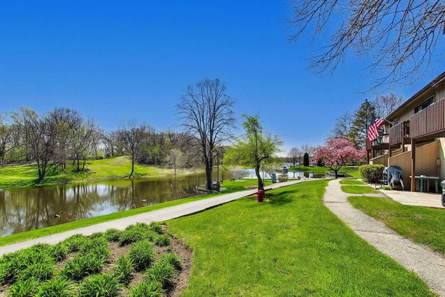 22 Jamaica Colony 1, Fox Lake, IL 60020