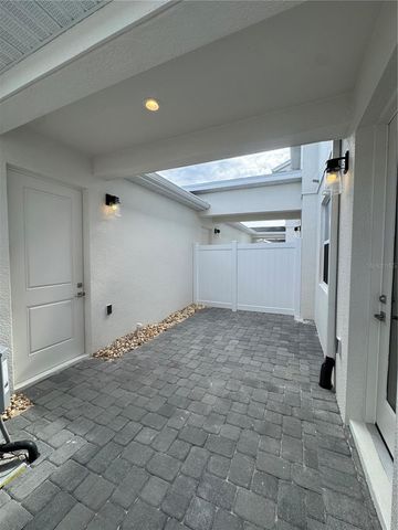 1868 CROWNCREST DRIVES, Apopka, FL 32703