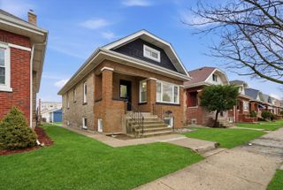 1913 East Avenue, Berwyn, IL 60402