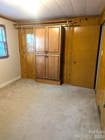 605 Lincoln Lane SW, Lenoir, NC 28645