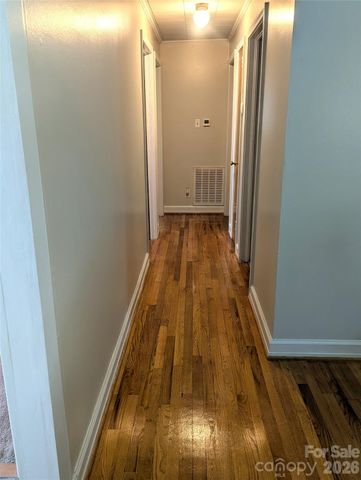 605 Lincoln Lane SW, Lenoir, NC 28645