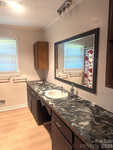 605 Lincoln Lane SW, Lenoir, NC 28645