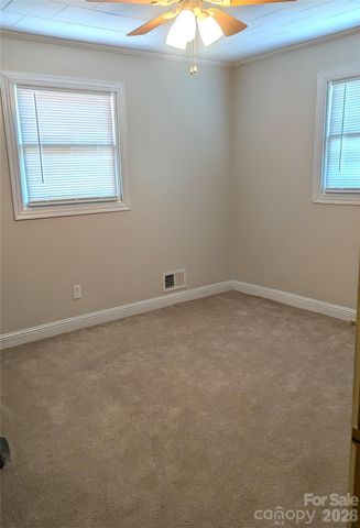 605 Lincoln Lane SW, Lenoir, NC 28645