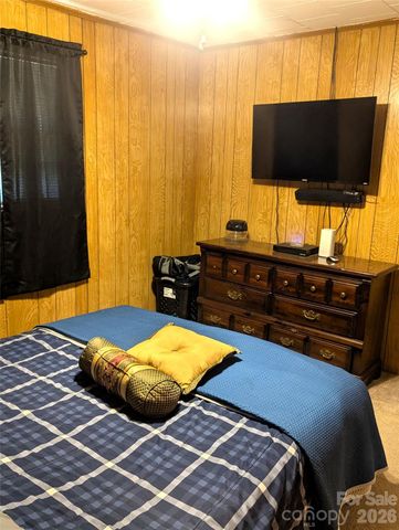 605 Lincoln Lane SW, Lenoir, NC 28645