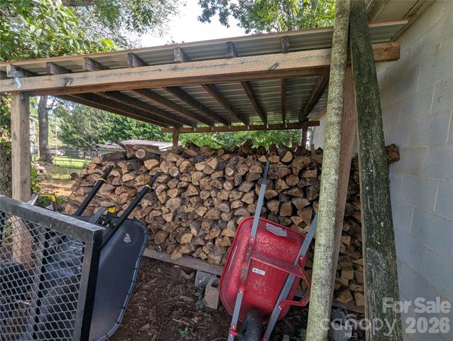 605 Lincoln Lane SW, Lenoir, NC 28645