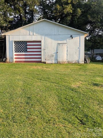 605 Lincoln Lane SW, Lenoir, NC 28645