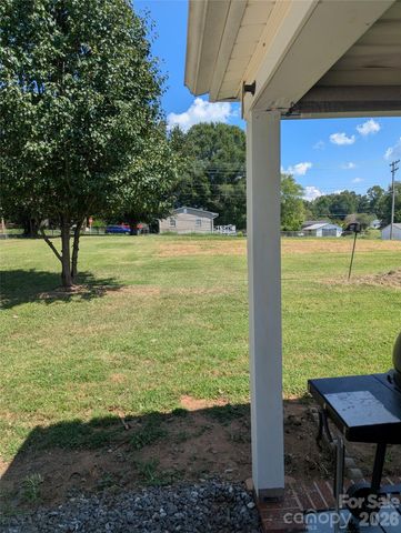 605 Lincoln Lane SW, Lenoir, NC 28645