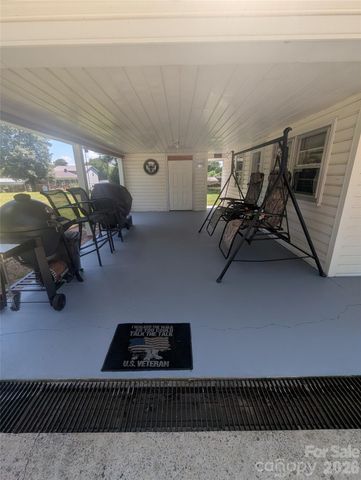 605 Lincoln Lane SW, Lenoir, NC 28645