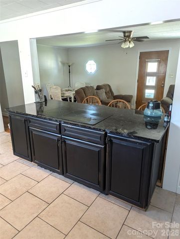 605 Lincoln Lane SW, Lenoir, NC 28645