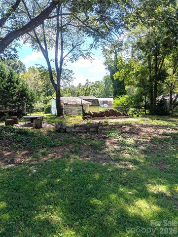 605 Lincoln Lane SW, Lenoir, NC 28645