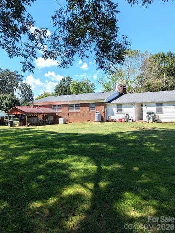 605 Lincoln Lane SW, Lenoir, NC 28645