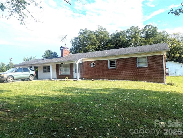 605 Lincoln Lane SW, Lenoir, NC 28645