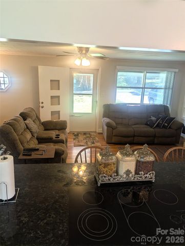 605 Lincoln Lane SW, Lenoir, NC 28645