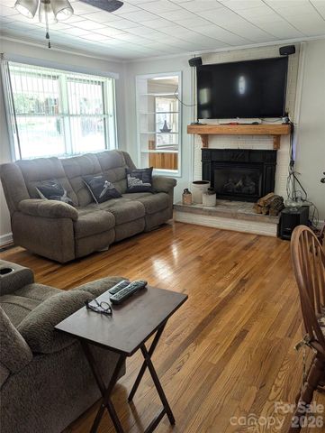605 Lincoln Lane SW, Lenoir, NC 28645