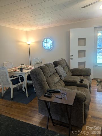 605 Lincoln Lane SW, Lenoir, NC 28645